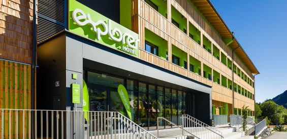 Herzlich willkommen im Explorer Hotel Bad Kleinkirchheim Das Sporthotel in Kärnten bietet nicht nur Sommers wie Winters ein großes Angebot, man wird auch mit einem vitalen und reichhaltigen Frühstücksbuffet, sowie mit dem Explorer