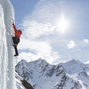 Die gefrorenen Hänge im Ötztal bieten beste Voraussetzungen zum Eisklettern