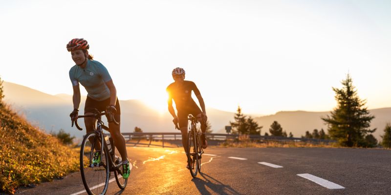 Gemeinsame Rennradtour auf der Nockalmstraße Im Nationalpark Nockberge warten abwechslungsreiche Rennradrouten darauf, von Dir im Urlaub in Österreich entdeckt zu werden. Checke im Explorer Hotel Bad Kleinkirchheim in Kärnten ein und erlebe abwechslungsreiche Touren mit dem Bike!
