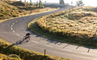 Rennradfahren in den Alpen in Österreich im Urlaub in Bad Kleinkirchheim in Kärnten. Die ideale Unterkunft im Nationalpark Nockberge bietet dir das Explorer Hotel.
