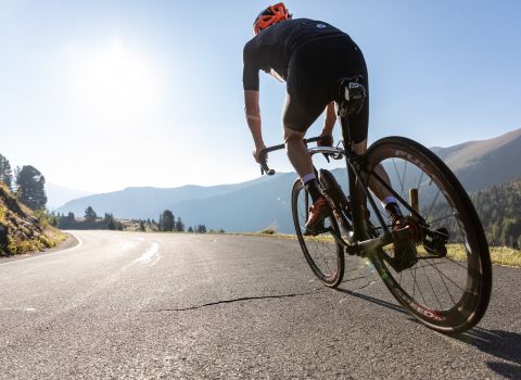 V okolí hotelu Explorer Hotel Bad Kleinkirchheim v Korutanech najdete ideální podmínky pro rozmanitou silniční cyklistickou túru rakouskými Alpami.