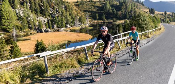 Mit dem Rennrad vorbei am Bergsee in den Nockbergen