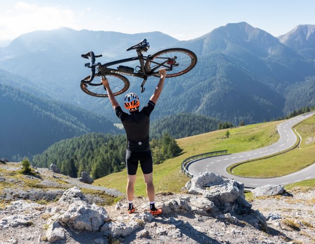 Op de racefiets over de Alpenroute. Geniet van de Nockbergen tijdens uw vakantie in Karinthië, in het Explorer Hotel Bad Kleinkirchheim.