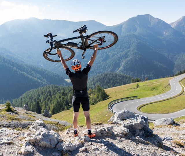 Explorez la route alpine à vélo. Profitez des montagnes des Nockberge lors de vos vacances en Carinthie, à l'hôtel Explorer de Bad Kleinkirchheim.