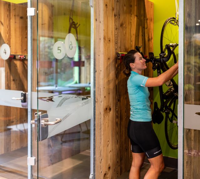 At this sports hotel, you can also comfortably store your bike or skis. It's heated and locked and is located right in the lobby.