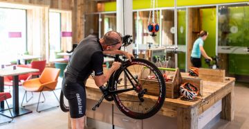 Werkbank & Sportlocker findest Du bei uns zentral in der Lounge