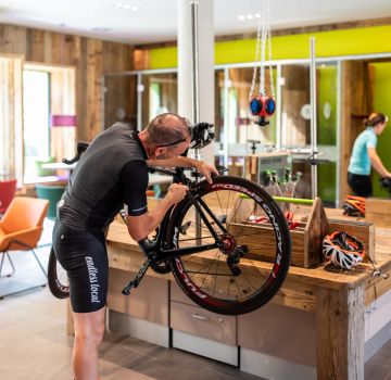 Werkbank & Sportlocker findest Du bei uns zentral in der Lounge