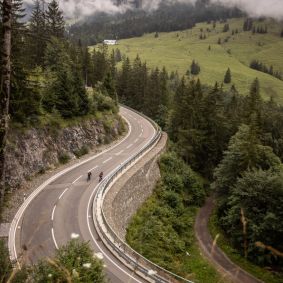 Das Mountainbike Racing Team fährt von Explorer Hotel zu Explorer Hotel