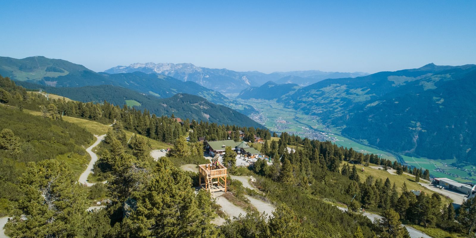 Unterwegs auf der Zillertaler Höhenstraße im Sommerurlaub kommst Du an einigen schönen Spots vorbei wie z.B. am Hubertusweg.