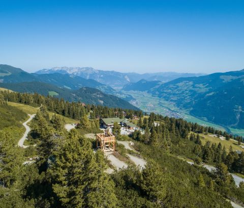 En empruntant la route panoramique du Zillertal pendant vos vacances d'été, vous découvrirez de magnifiques endroits, comme le Hubertusweg.