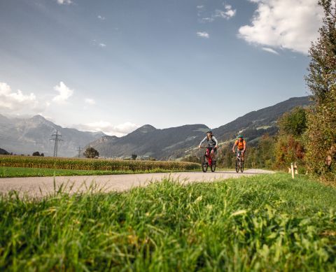 On the way on the Zillertal cycle path The cycle path runs through the entire Zillertal valley along the railway tracks, past Kaltenbach, Mayerhofen and much more.