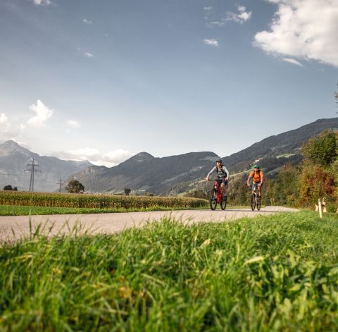 The cycle path runs through the entire Zillertal valley along the railway tracks, past Kaltenbach, Mayerhofen and much more.