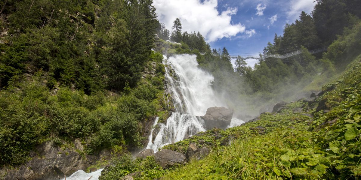 Der Stuibenfall in Umhausen Ein Must See im Ötztal Urlaub ist der Stuibenfall in Umhausen - der höchste Wasserfall Tirols.