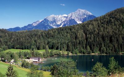 Absoluter Geheimtipp für Deinen Urlaub in Oberösterreich: der Gleinkersee in Hinterstoder ist ein Muss für heiße Sommertage.