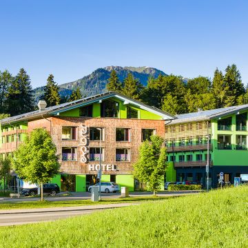 Explorer Hotel Oberstdorf im Sommer