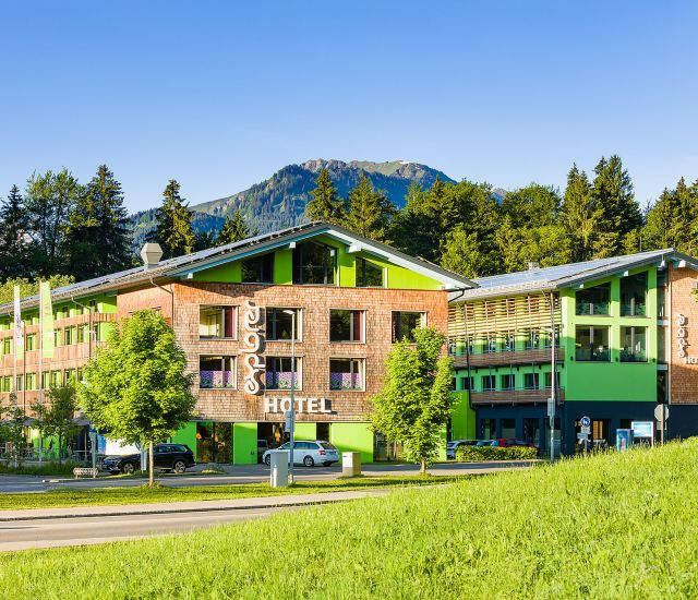 Explorer Hotel Oberstdorf nyáron Ez a divatos sporthotel Fischen és Oberstdorf külvárosában található, a Breitachklamm-szurdok és az Iller folyó forrásának közelében. Melyik túrára indul legközelebb?