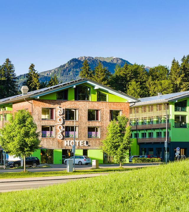 Ten modny hotel sportowy położony jest na obrzeżach Fischen i Oberstdorfu, niedaleko wąwozu Breitachklamm i źródeł rzeki Iller. Którą wycieczkę wybierzesz jako następną?