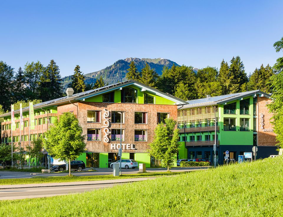 Ez a divatos sporthotel Fischen és Oberstdorf külvárosában található, a Breitachklamm-szurdok és az Iller folyó forrásának közelében. Melyik túrára indul legközelebb?