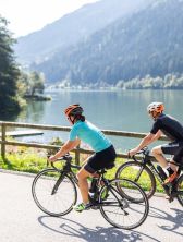 Rennrad-Tour rund um den Bergsee im Sommerurlaub