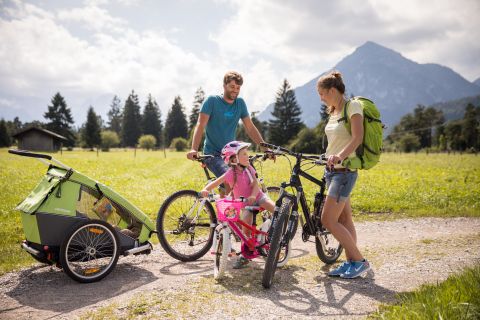 There's plenty to experience on a family vacation in the region around Garmisch and Farchant on the Zugspitze. Take your family on a mountain bike tour or a simple bike ride around the Bavarian Alps.