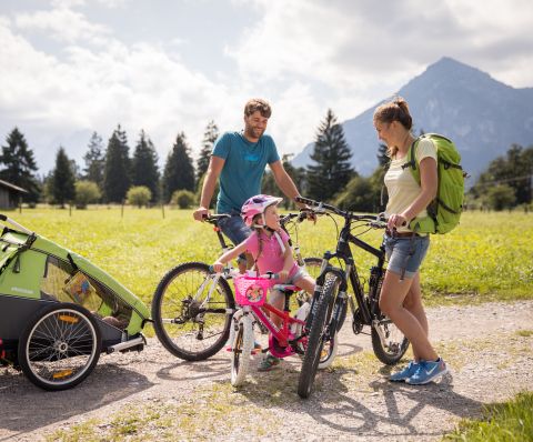 C'è molto da scoprire durante una vacanza in famiglia nella regione intorno a Garmisch e Farchant sullo Zugspitze. Portate la vostra famiglia in un tour in mountain bike o in bicicletta intorno alle Alpi Bavaresi.