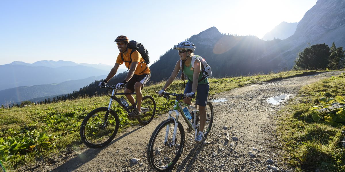 Schnapp Dir Dein Bike und radel los - die Zugspitz Gegend ist bestens für alle Bike-Fans geeignet.