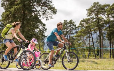 Dein nächster Familienurlaub mit dem Fahrrad im Werdenfelser Land wartet nur auf Dich! Koffer packen und los geht´s!