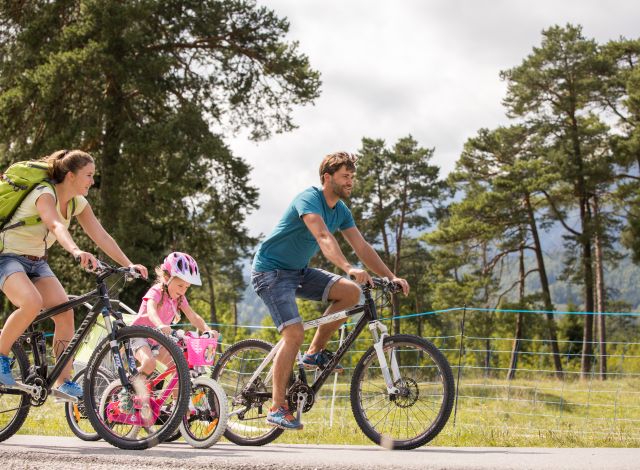 Family cycling in ZugspitzLand Your next family cycling holiday in the Werdenfelser Land region is just waiting for you! Pack your bags and let's go!