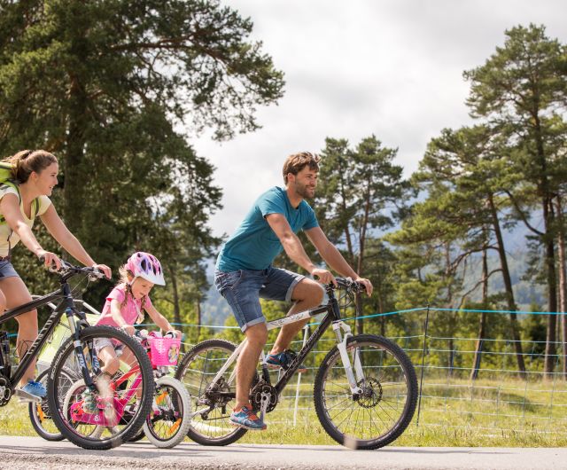 Twoje kolejne rodzinne wakacje rowerowe w regionie Werdenfelser Land czekają na Ciebie! Spakuj walizki i ruszamy!