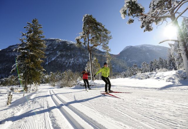 Garmisch staat ook bekend om de wintersport. Hier kun je niet alleen skiën of snowboarden, maar ook langlaufen tegen een fantastisch bergdecor.