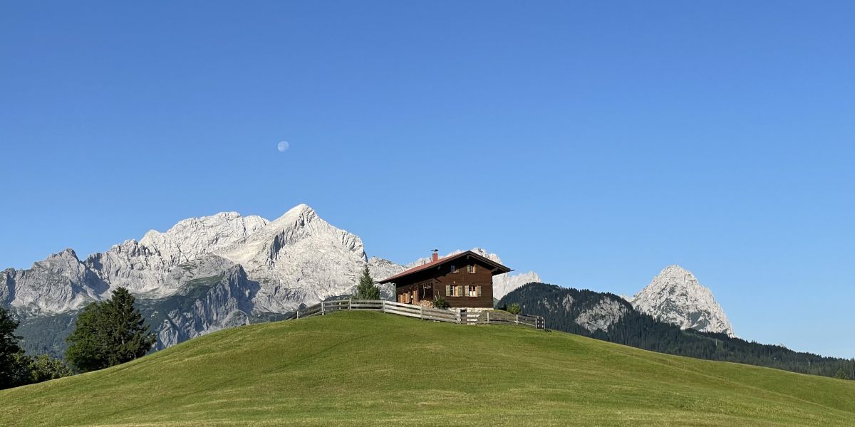 Der Eckbauer ist Das Wandergebiet für Jung und Alt - und umgeben von dem Bayerischen Bergpanorama macht das wandern gleich doppelt so viel Spaß.