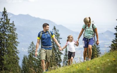 Wanderausflüge mit der Familie sind etwas ganz besonderes! Komm doch in Deinem nächsten Urlaub in die Wanderregion nähe der Zugspitze, nach Garmisch!