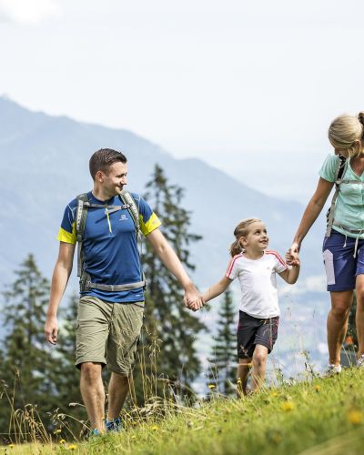 Wanderausflüge mit der Familie sind etwas ganz besonderes! Komm doch in Deinem nächsten Urlaub in die Wanderregion nähe der Zugspitze, nach Garmisch!