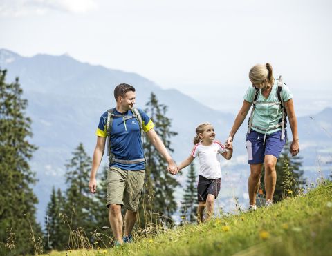 Les randonnées en famille sont une expérience vraiment unique ! Pourquoi ne pas profiter de vos prochaines vacances pour explorer la région de randonnée près de la Zugspitze, à Garmisch ?