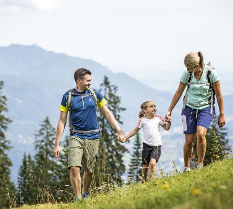 Wędrówki piesze z rodziną to coś naprawdę wyjątkowego! Dlaczego nie spędzić następnych wakacji w Garmisch-Partenkirchen, regionie turystycznym w pobliżu Zugspitze?