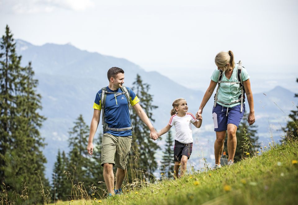 Hiking trips with the family are something truly special! Why not spend your next vacation in Garmisch, the hiking region near the Zugspitze?