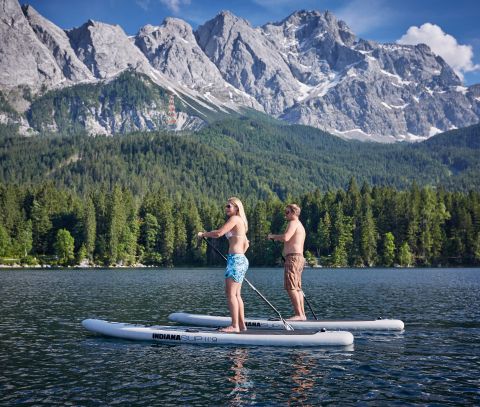 Go SUPing on one of the most beautiful mountain lakes Bavaria has to offer: the Eibsee near the Zugspitze.