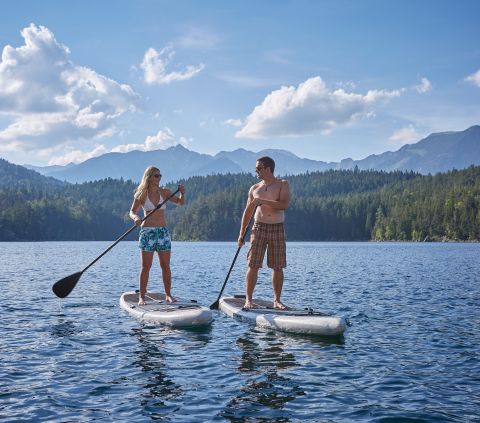 Je volgende SUP-rit wordt legendarisch! Want je volgende SUP-rit vindt plaats in Opper-Beieren, op de Zugspitze, meer specifiek op de Eibsee!