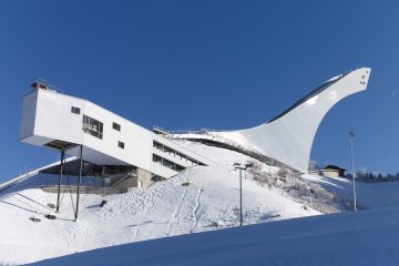 GaPa Schanze mit Kampfrichterturm Winter  ┬®GaPa Tourismus GmbH MarcGilsdorf
