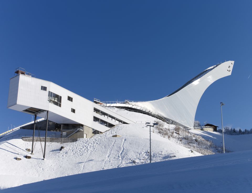 Tremplin de saut à ski GaPa avec tour des juges Hiver ┬®GaPa Tourismus GmbH MarcGilsdorf