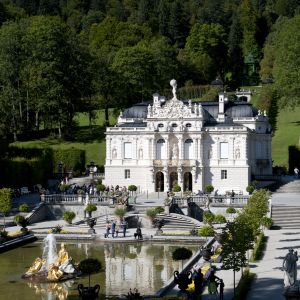 Schloss Linderhof im Sommer