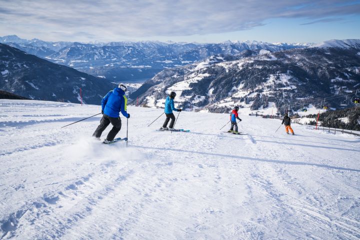Pack Deine Ski ein, es geht in den Skiurlaub nach Bad Kleinkirchheim. Die Pisten sind perfekt für Anfänger, Familien und Profis.