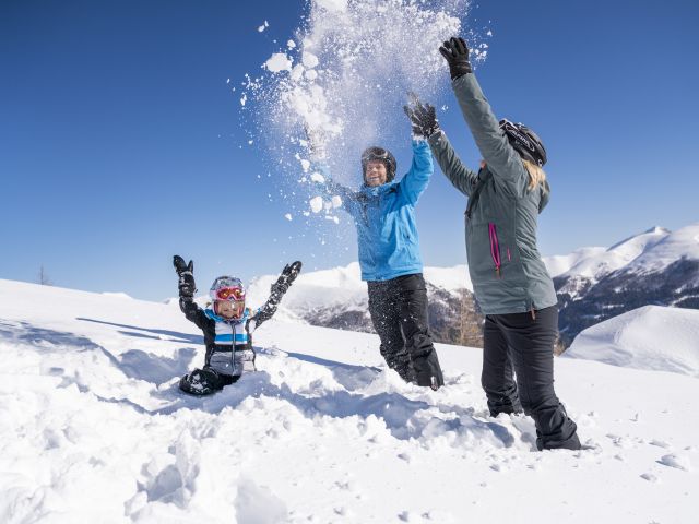 This is what a perfect winter day on a ski holiday in Carinthia looks like. Perfect slopes, powder slopes, and lots of fun for the whole family.