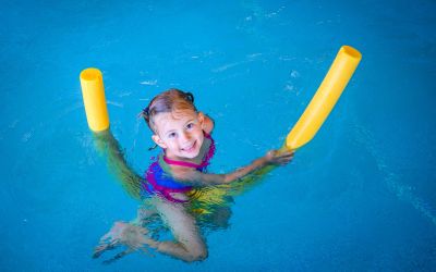 Kinderschwimmkurs im Aquarena in Tirol