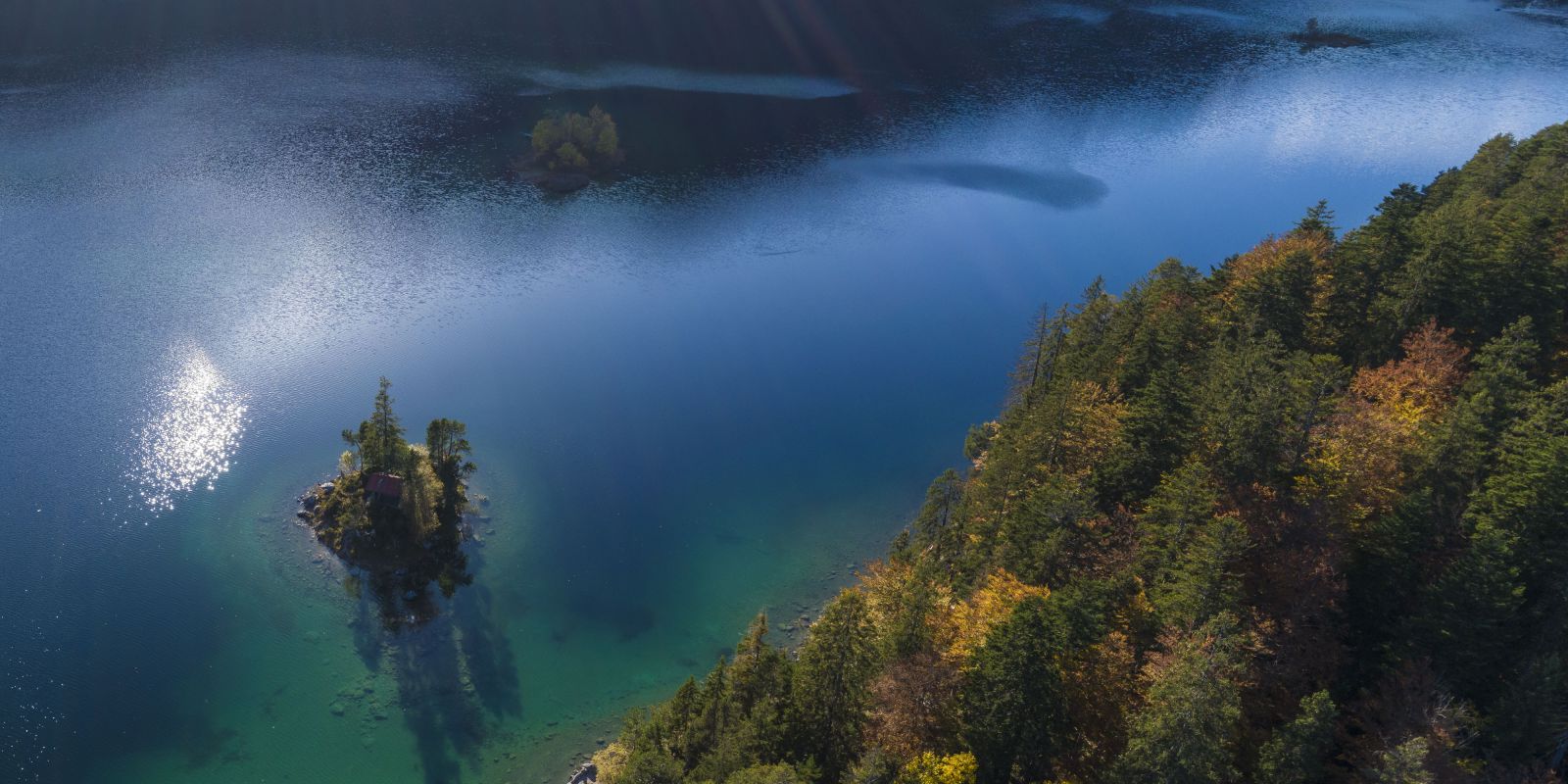 The Explorer Hotel Garmisch is located near the famous and legendary Eibsee lake on the Zugspitze. Eibsee is always worth a visit and should definitely be on your hotel vacation bucket list.