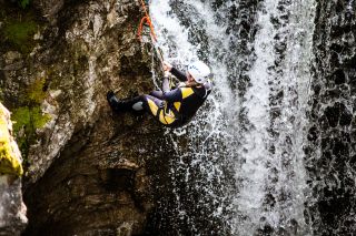 Canyoning in den Bergen