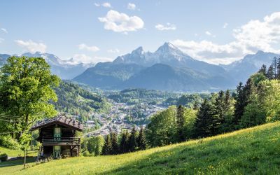 Der Blick auf den Watzmann ist zu jeder Jahreszeit ein echtes Highlight! Erlebe jetzt den Frühling und Sommer im Hotel Berchtesgaden in Schönau am Königssee.