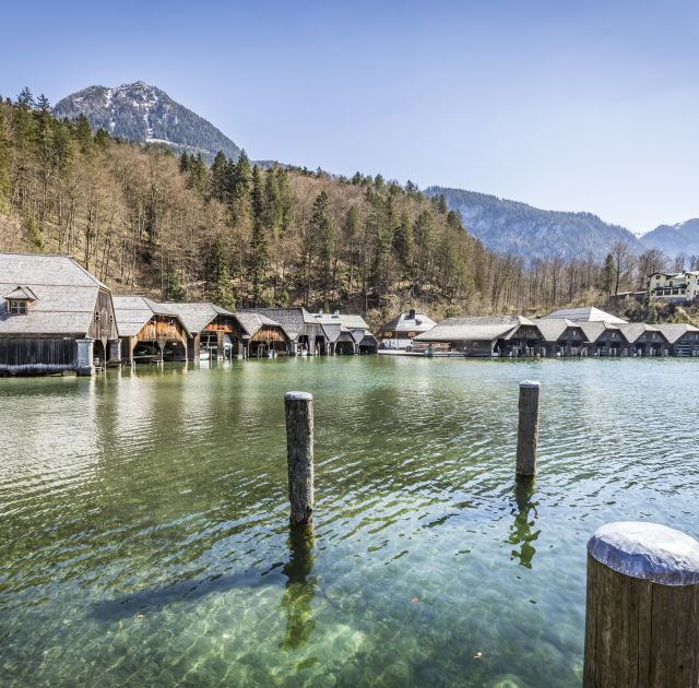 Ontdek Schönau am Königssee in het voorjaar. Op slechts 10 minuten lopen van Hotel Berchtesgaden ligt de Königssee met zijn aanlegsteiger. Vanaf hier vertrekken regelmatig elektrische boten over het meer naar St. Bartholomä.