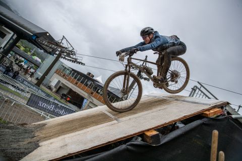 Marion Fromberger beim Streckencheck