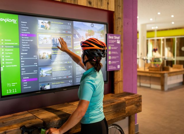 Dans l'espace Explorer, vous trouverez de nombreux conseils pour vos vacances. Que vous optiez pour un circuit à vélo de route ou en VTT, vous y trouverez les meilleures suggestions !